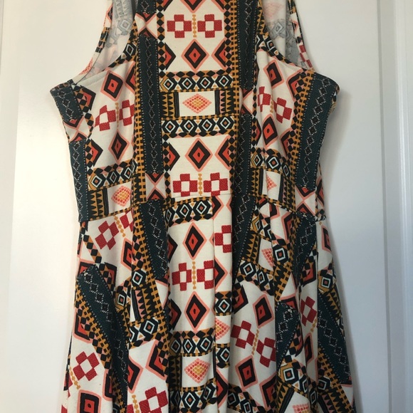 EUC H&M Green And Red Printed Midi Dress (L) 👗 - Picture 3 of 3